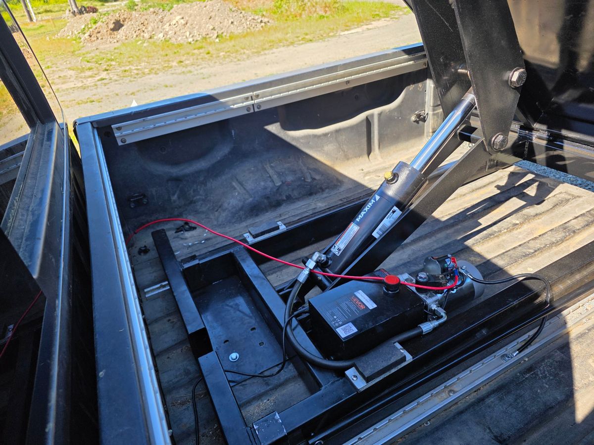 12V hydraulic power unit and cylinder mounted in the insert frame
